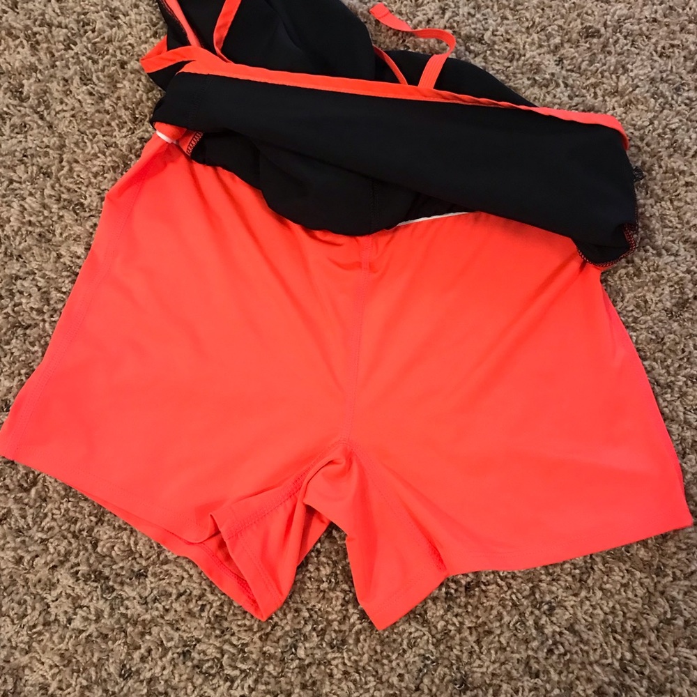 Athletic shorts - Picture 7 of 13